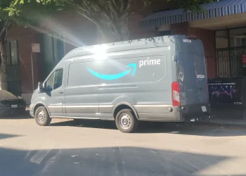 Amazon to Implement 3.5% Fuel Surcharge as Iran Conflict Disrupts Global Energy